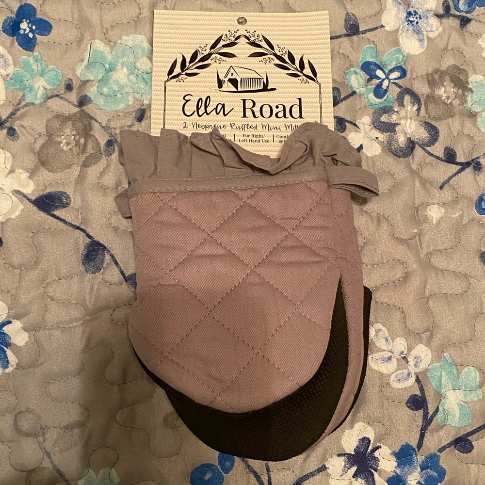Ella Road Neoprene Ruffle Mini Mitts